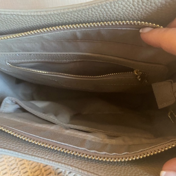 bebe Satchel with crossbody strap brand new never used no blemishes - Picture 4 of 4